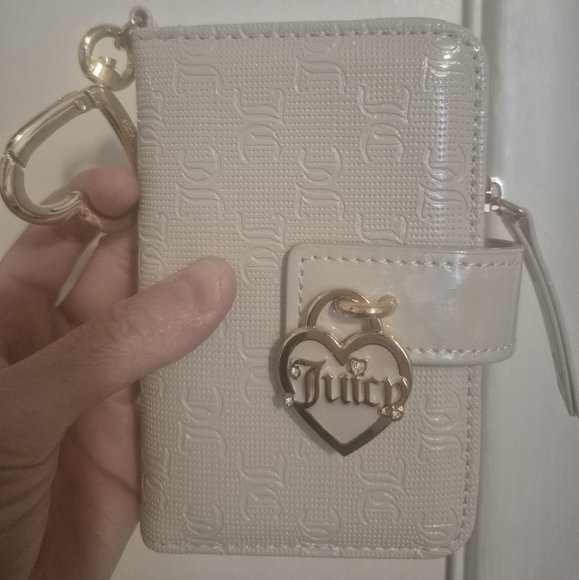 Juicy Couture Cream Wallet with Gold Accents - Picture 1 of 3